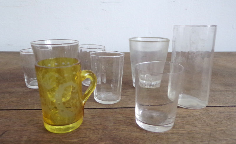 Huit petits verres en m�langes 2 Laval (53)
