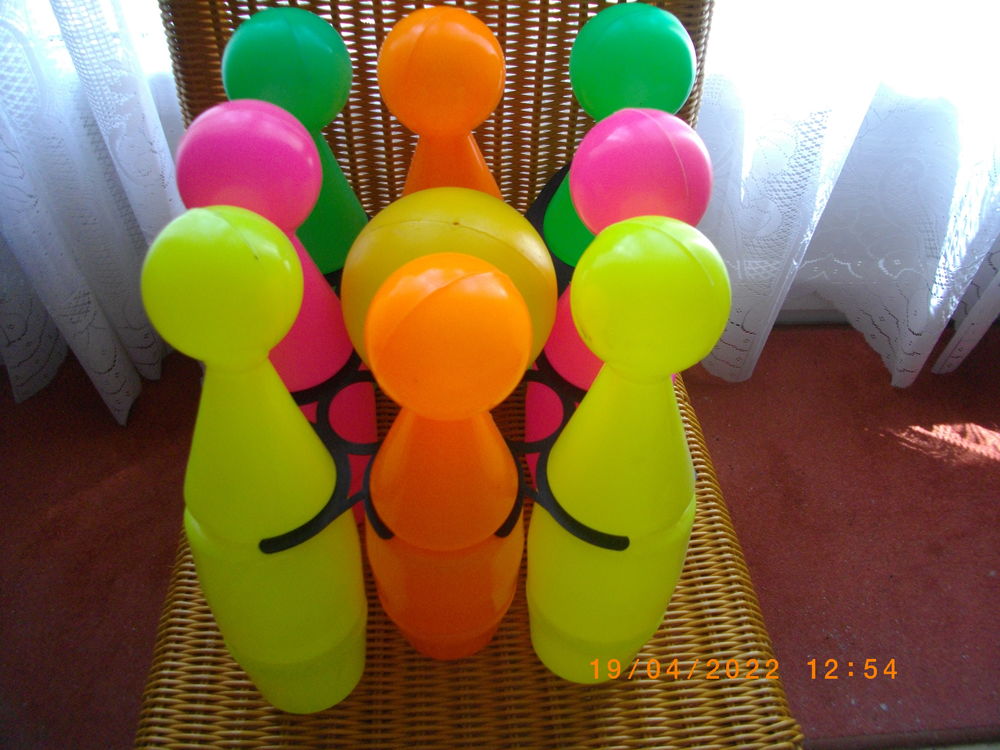 JEU DE HUIT QUILLES + DEUX BOULES POUR ENFANT 10 Perros-Guirec (22)
