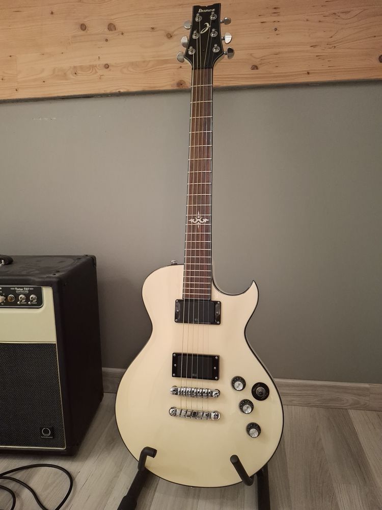IBANEZ s�rie ART blanche. 280 �bersviller (57)