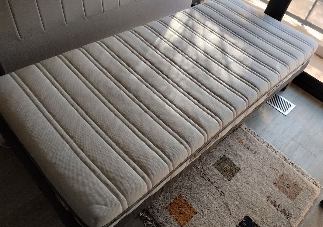 lit Ikea 90 x 200 comme neuf 140 Six-Fours-les-Plages (83)