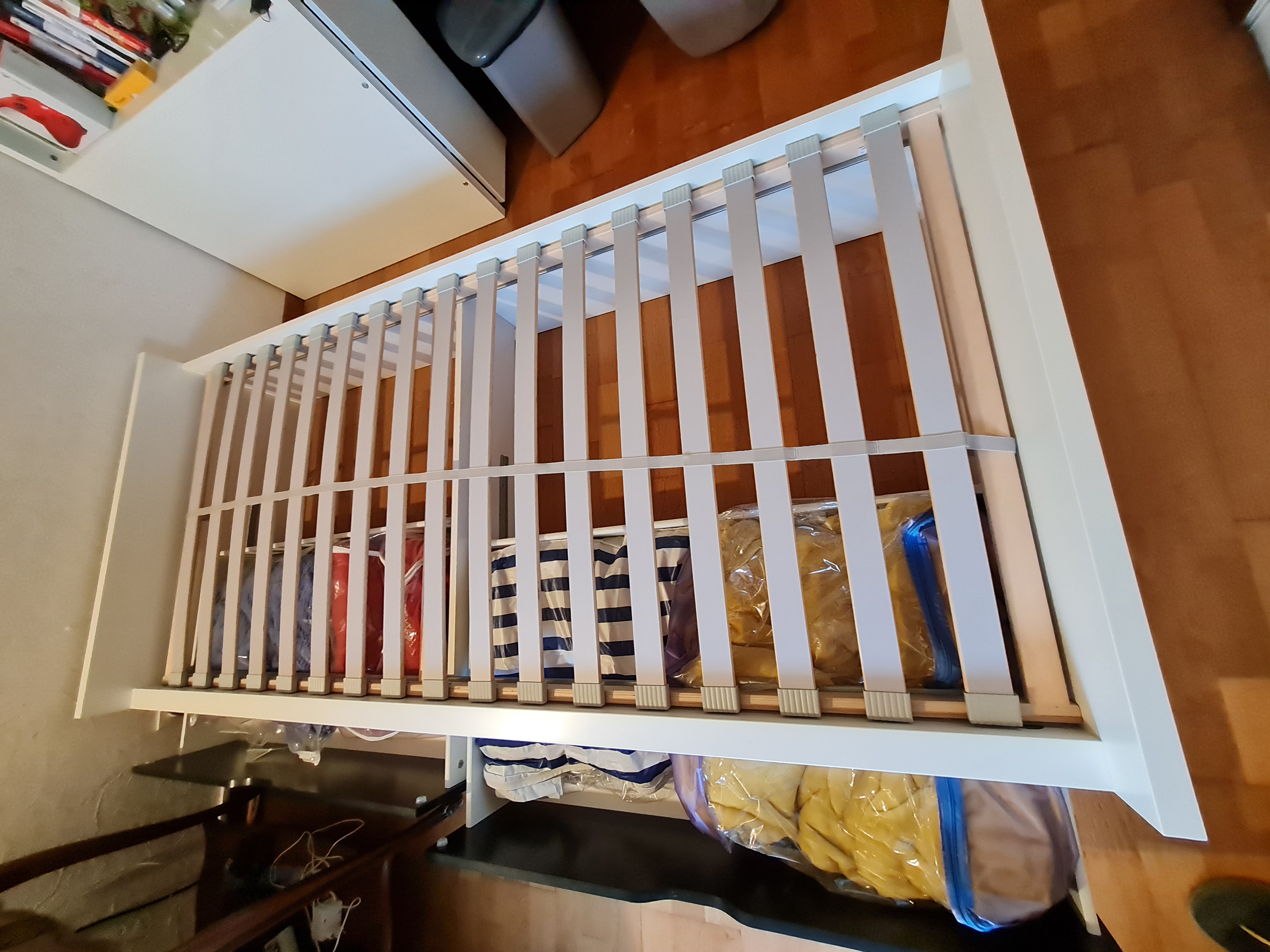  Lit IKEA mod�le flaxa : dim:90X200cm avec sommier � latte. 60 Cagnes-sur-Mer (06)