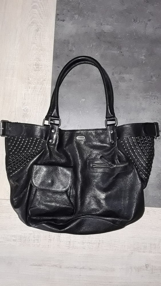 Sac IKKS noir cuir clout� modele ROCK 110 Luemschwiller (68)