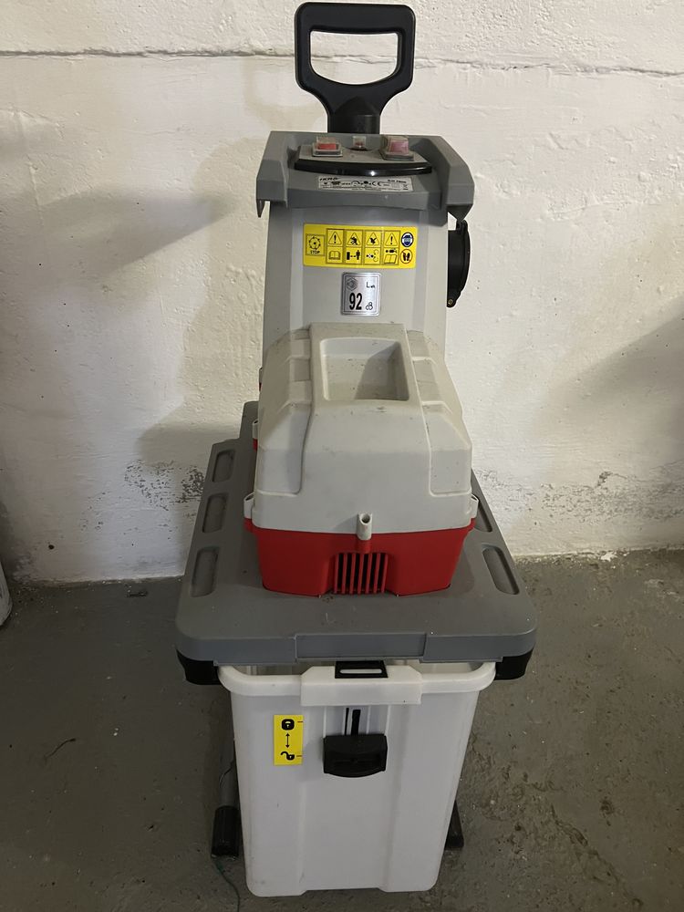 IKRA broyeur 230 La Flocelli�re (85)