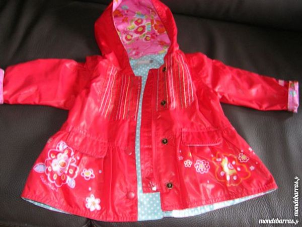 Imperm�able Catimini rouge fille 6 mois neuf. 15 Laventie (62)