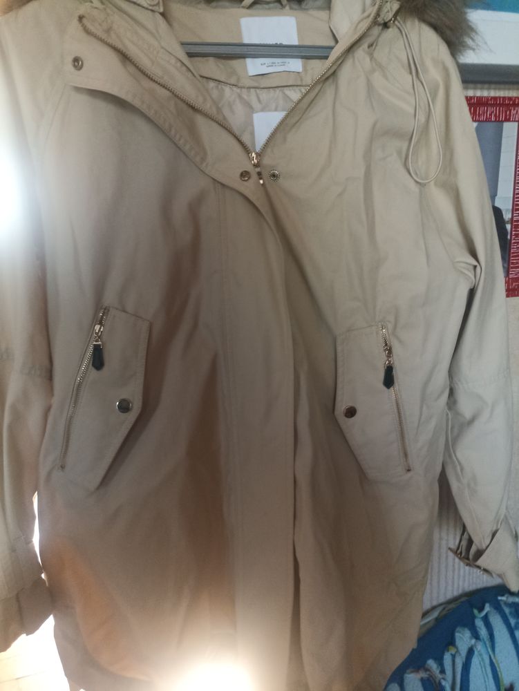 Imperm�able femme molletonn� beige, tr�s bon �tat. Taille M. 28 Villars-les-Dombes (01)