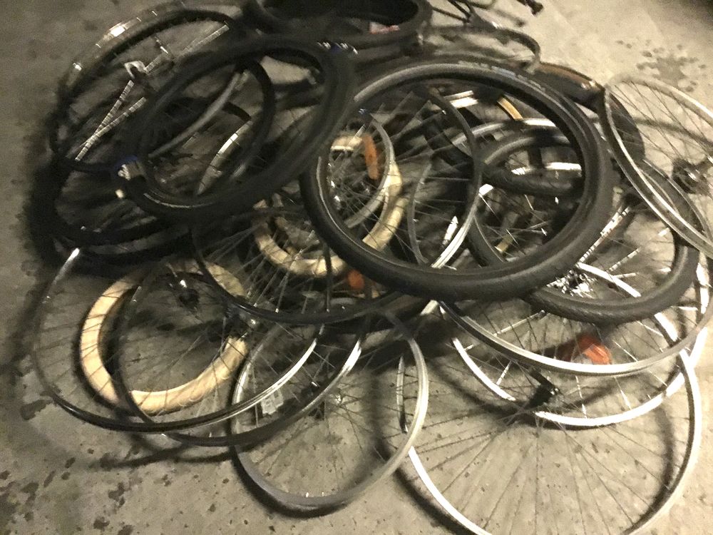 LOT IMPORTANT D'ACCESSOIRES POUR VELO
220 Nice (06)