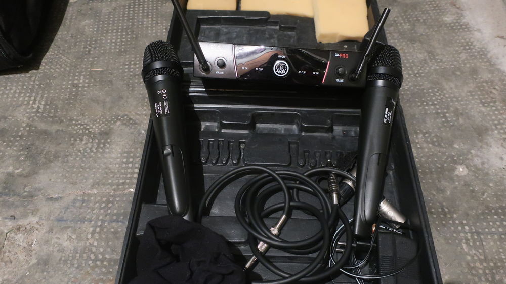 IMPORTANT LOT DE SONORISATION  FIN D'ACTIVITE 10 La Trinit� (06)