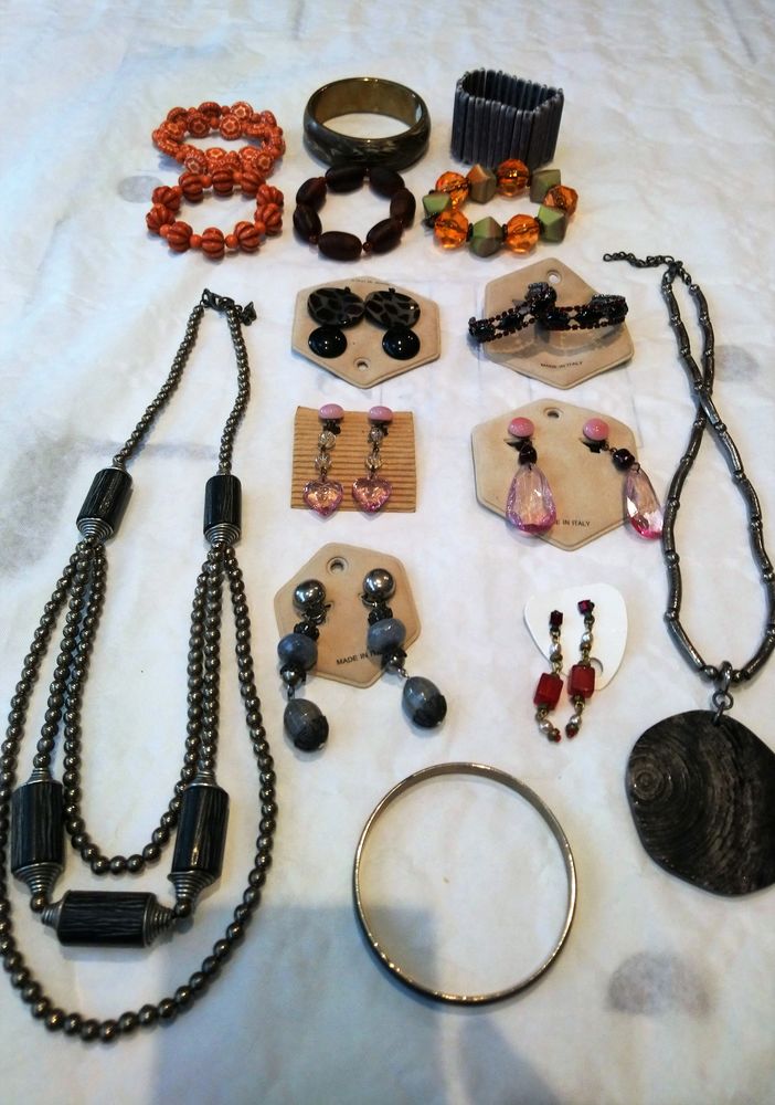 Important stock de bijoux fantaisie et accessoires de mode 0 Caluire-et-Cuire (69)