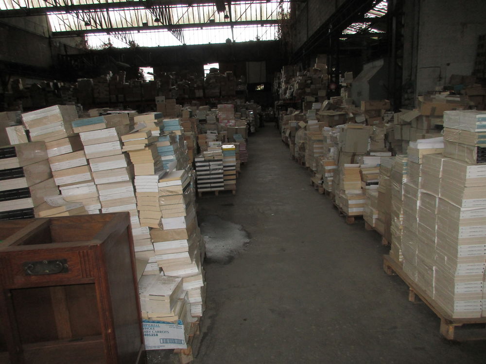 Important stock de livres neufs � brader 0.7 Clamecy (58)