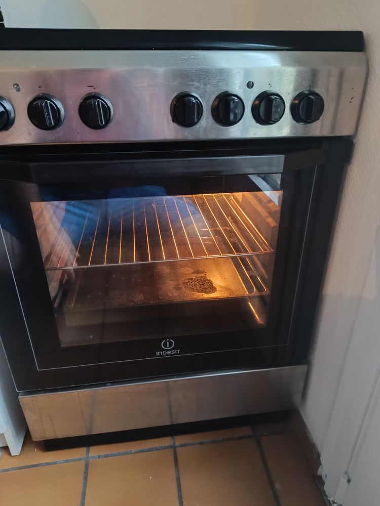 INDESIT Cuisini�re vitroc�ramique I6V6C1A X/FR 4 foyers Inox 360 Pr�cy-sur-Oise (60)