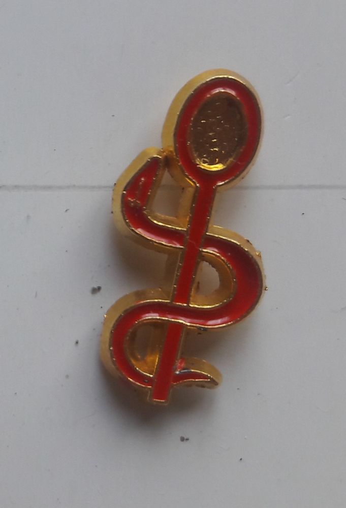 Pin's  Infirmi�re  rouge et dor�
2 Boulogne-Billancourt (92)