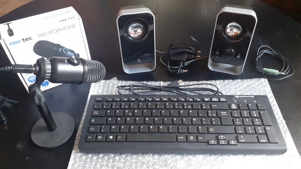 Lot informatique : Clavier avec enceintes et micro 40 Anth� (47)