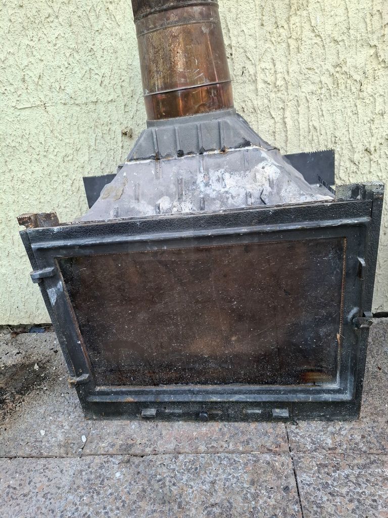 Insert de chemin�e en m�tal noir avec vitre 150 Moriville (88)