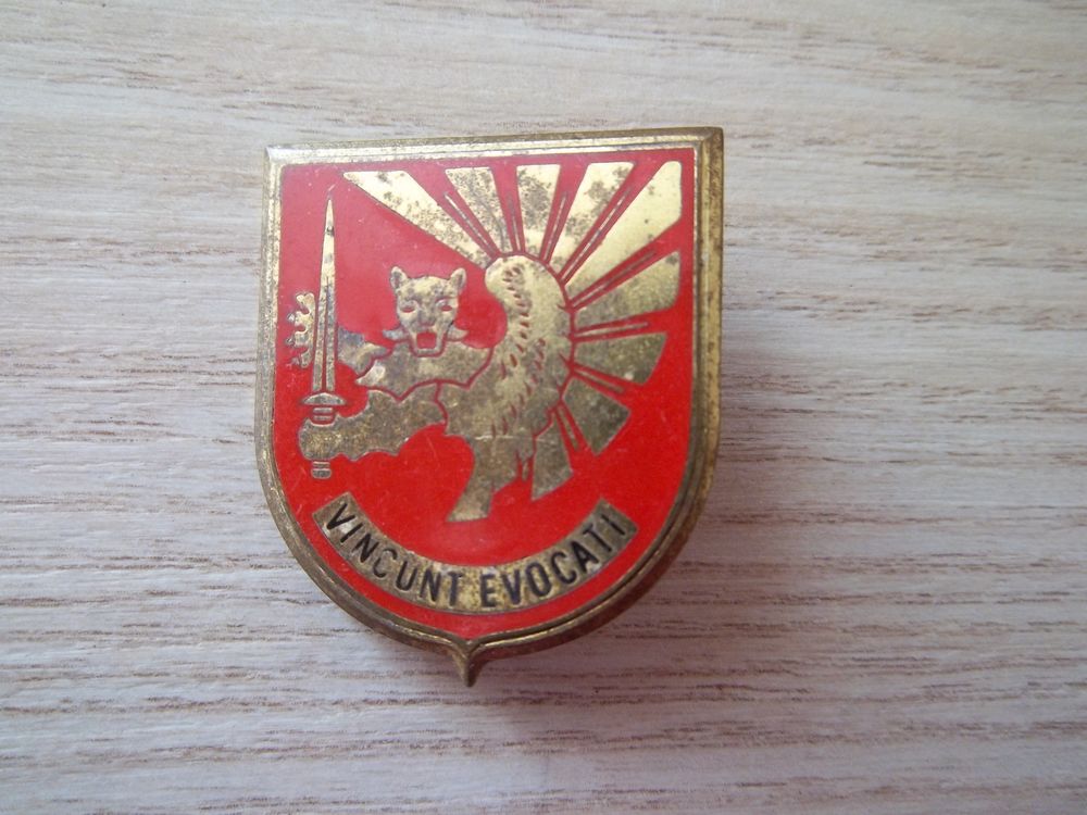 insigne militaire �cole officier de r�serve arm�e air Caen 4 Valognes (50)