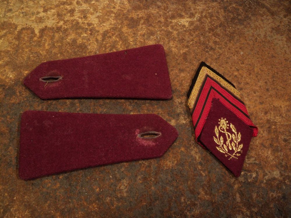 Insignes Militaires �paulettes Grades Sous-Officier M�decin. 20 Loches (37)