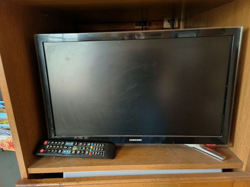 TV LCD TNT int�gr�e Wifi, D�codeur TNT, Lecteur DVD 20 Saint-Pierre-les-�tieux (18)