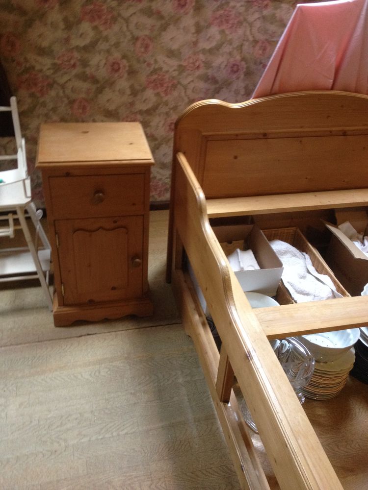 Lit en pin Interiors avec table de chevet 290 Caudry (59)