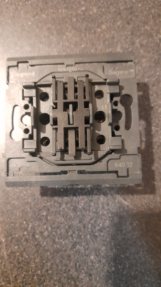 interrupteur bipolaire legrand sagane neuf 9 Ligug� (86)