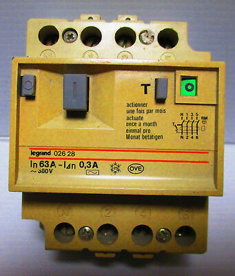 Interrupteur différentiel tétrapolaire LEGRAND 026-28 20 Beauchamp (95)