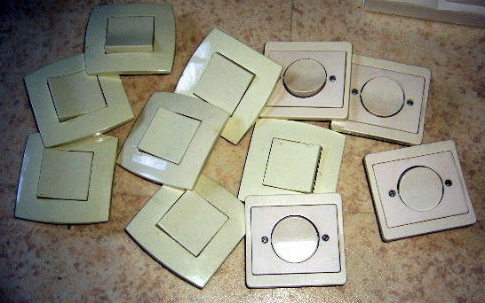 lot de 7 interrupteurs EFFINA etat neuf 25 Versailles (78)
