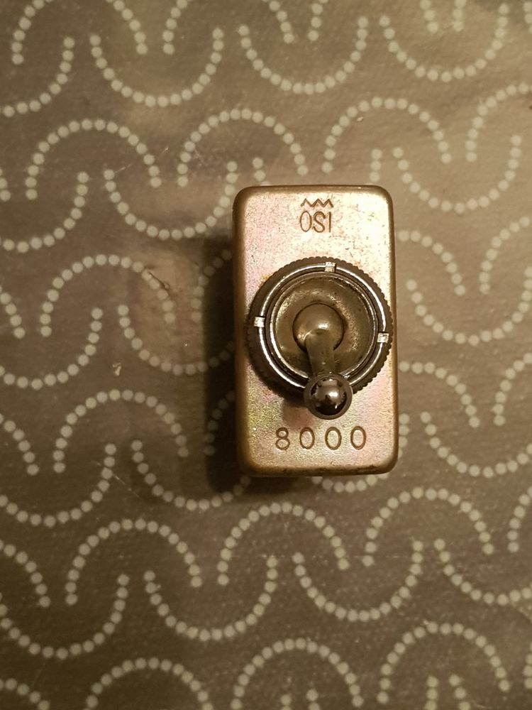 20 interrupteurs vintage industriel 60/70 10 Rethel (08)