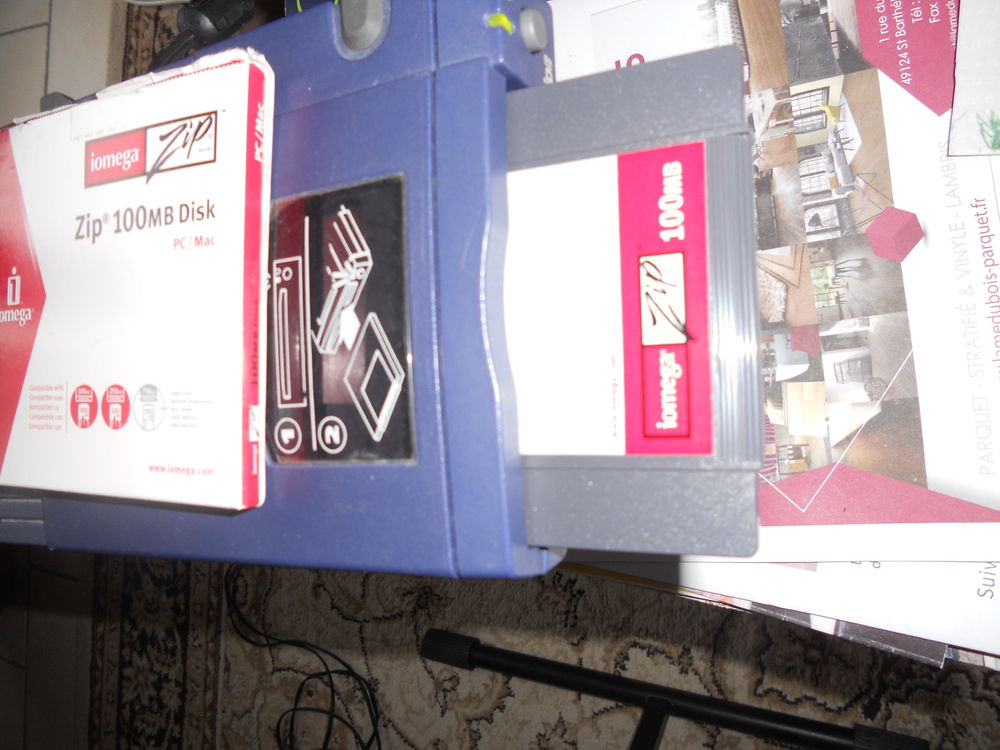 Iom�ga ZIP drive 100Mb SCSI 135 Tr�laz� (49)