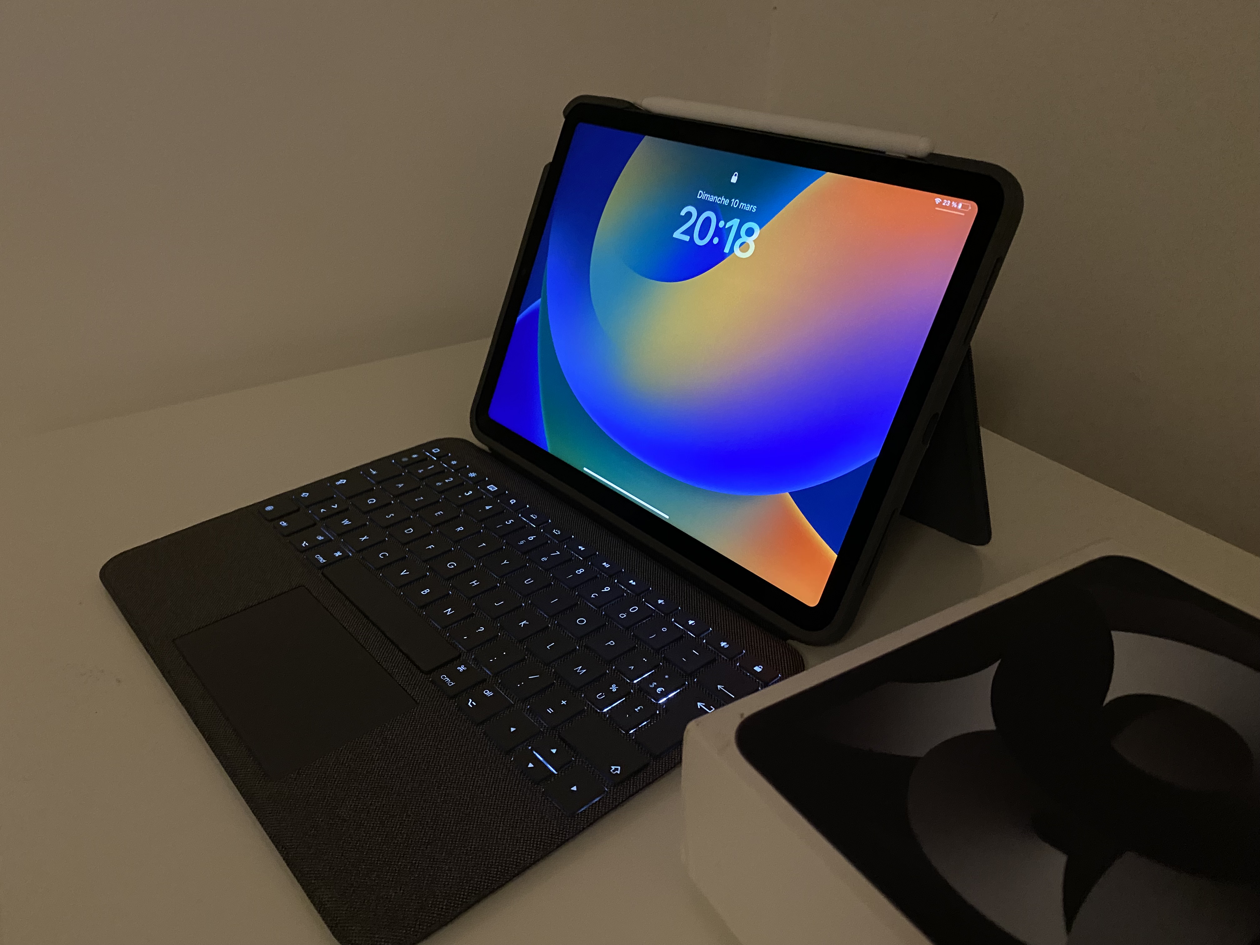 iPad Air 5 Wi-Fi 256 GB 2022 + coque clavier + stylet - 600� 600 Rouen (76)