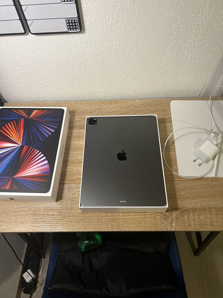 iPad Pro 12,9 pouces (2022) 1100 Ciboure (64)