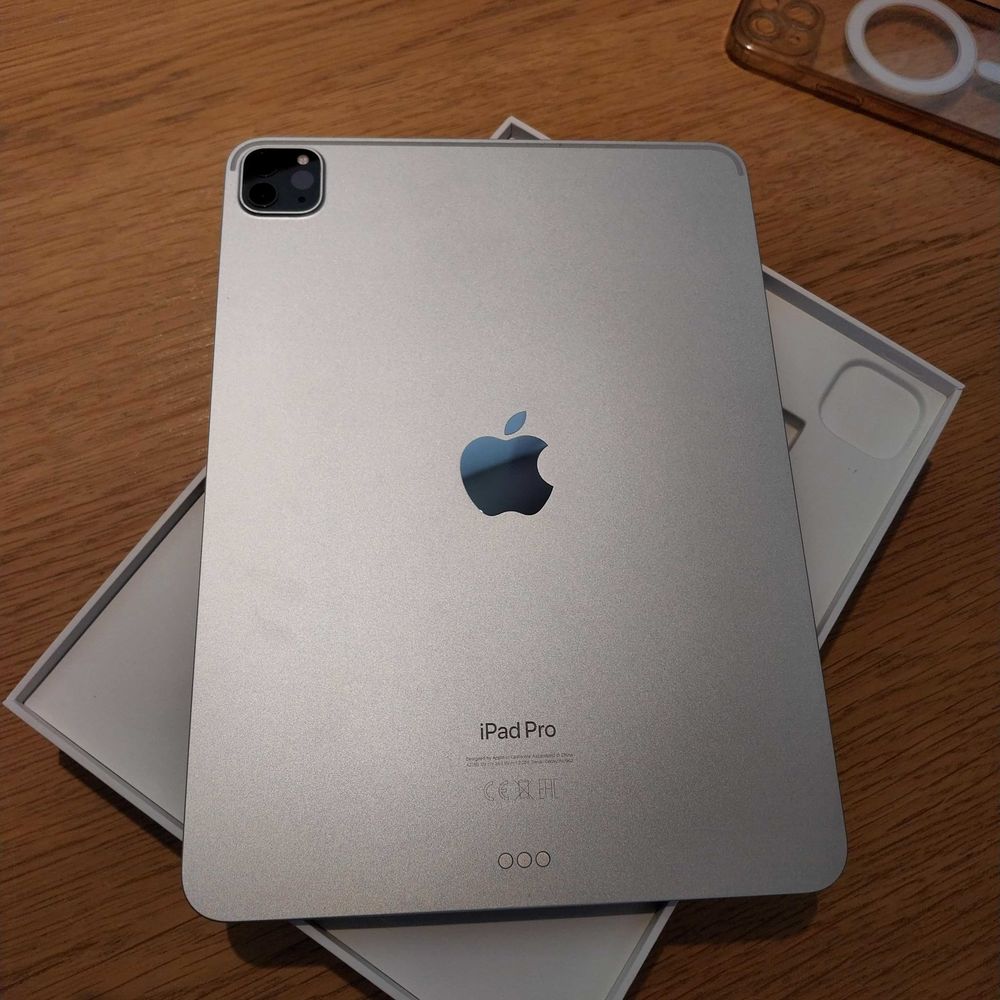 Ipad Pro 11 Pouces 128 GB 4�me g�n�ration + stylet pencil Apple + coque, clavier et �tui 890 Saint-Mandrier-sur-Mer (83)