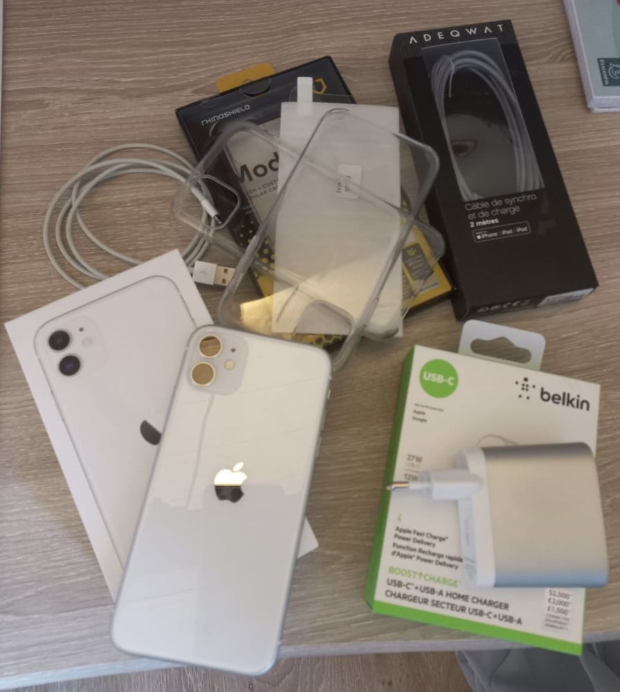 iPhone 11 , 128go blanc + accessoires  460 Saint-Remèze (07)