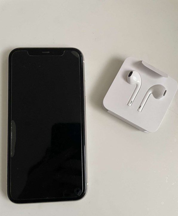 Iphone 11 64 GB Excellent �tat 350 Orl�ans (45)
