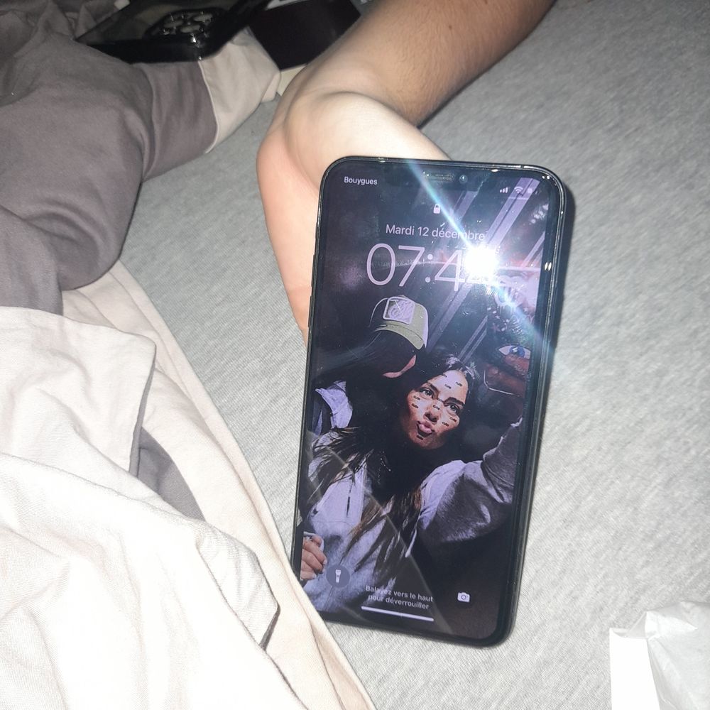 Iphone 11 pro max excellent �tat 
70% de batterie 
290 Paris 8 (75)