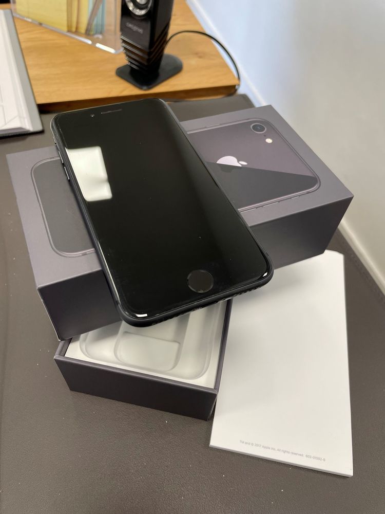 iPhone 8 64 GB Gris Sid�ral 130 �zanville (95)