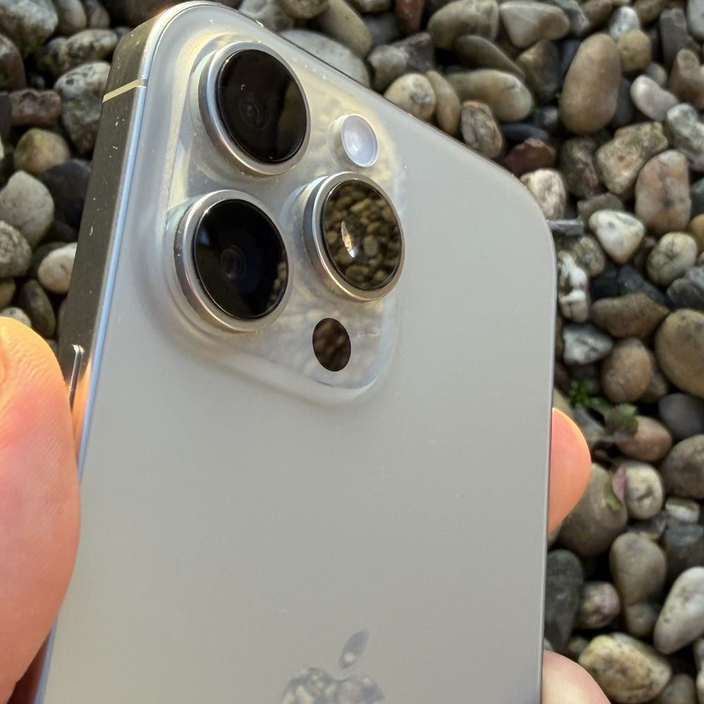 iPhone 16 pro max Nature titan 1050 Lyon (69)