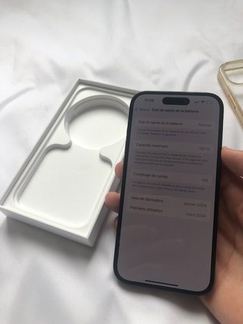 Iphone 15 noir 128go 650 Nantes (44)