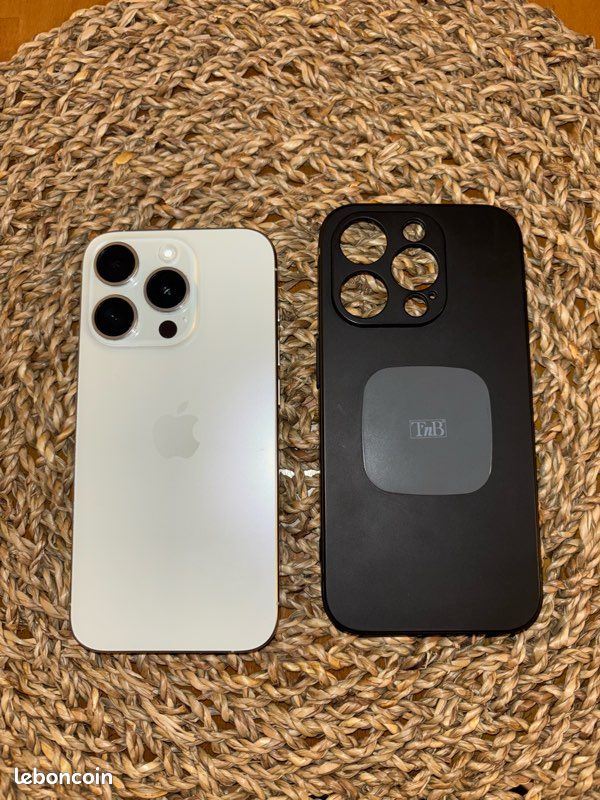 Iphone 15 pro presque neuf 400 Paris 4 (75)