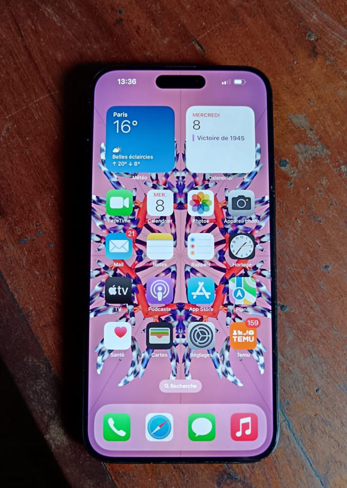 , iPhone 15 Pro Max en tr�s bon �tat 900 Bourg-l�s-Valence (26)