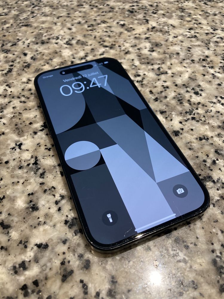 iPhone 15 580 Paris 16 (75)