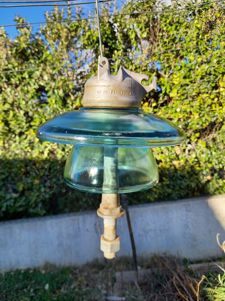 Isolateur verre et m�tal droit type EDF 15 Boisset-et-Gaujac (30)