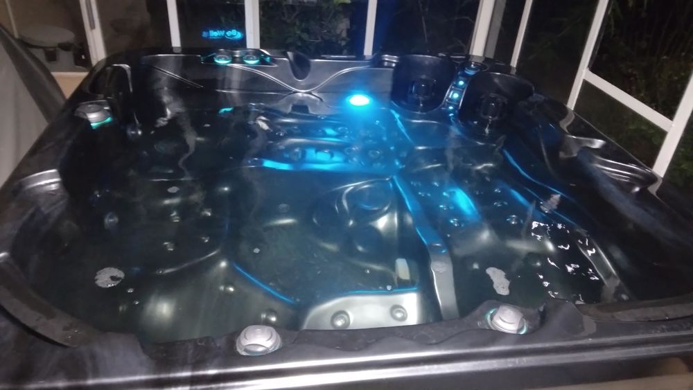 JACCUZI 5 places. 7000 Saint-Martin-de-Crau (13)