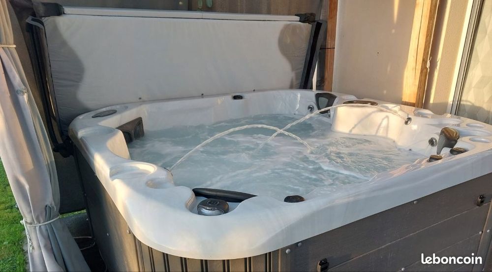 Jacuzzi coast spa 7000 Capian (33)