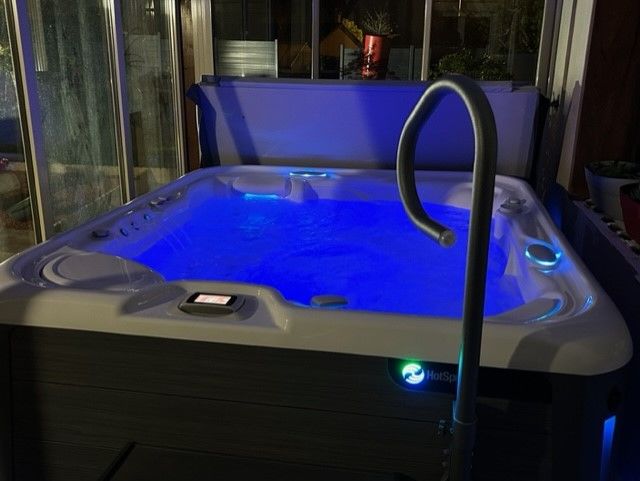 jacuzzi HOTSPING 6 places Sovereign 12500 Feytiat (87)