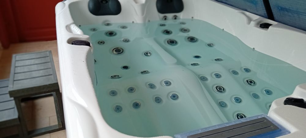 jacuzzi neuf 2 positions allong�es 4000 Tournus (71)