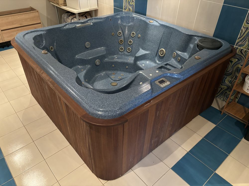 SPA Jacuzzi 5 personnes 3500 Plabennec (29)
