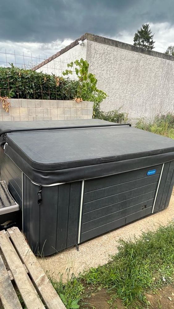 JACUZZI SPA 5 places 5500 Saint-Mamm�s (77)