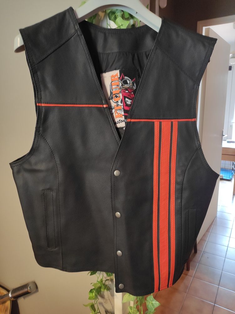 Jaquette avec �cusson dans le dos 30 Bagnols-sur-C�ze (30)