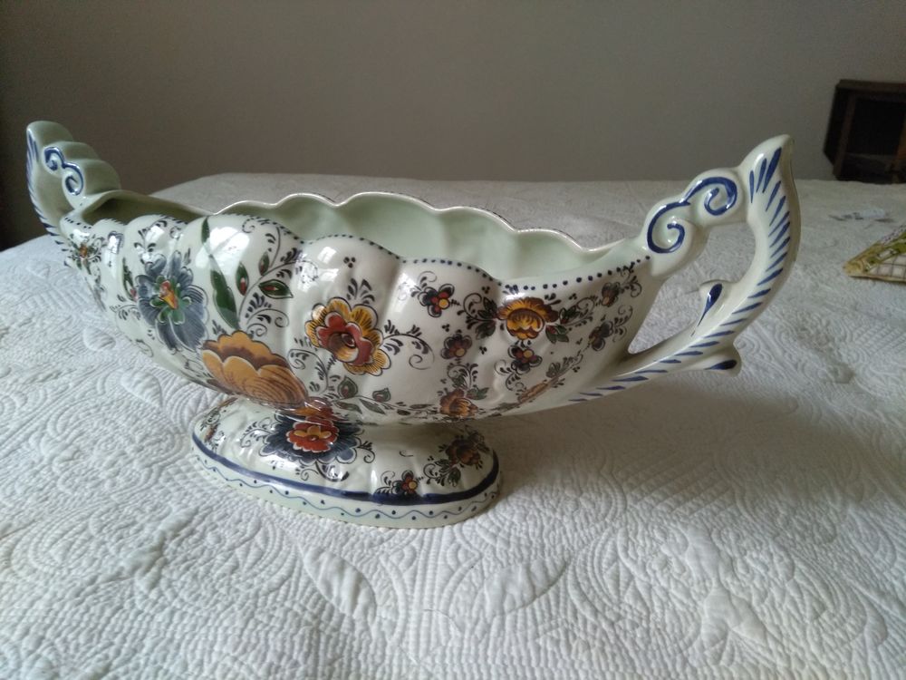 jardini�re en faience de Delft. 45 Bondy (93)