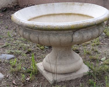 JARDINIERE RONDE ANCIENNE EN PIERRE 120 Ille-sur-T�t (66)