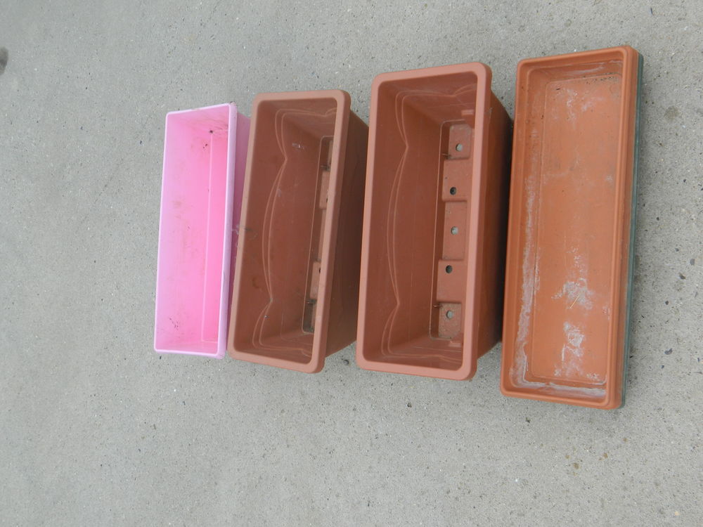 JARDINIERES EN PLASTIQUE AVEC SOUCOUPES 3 Englebelmer (80)