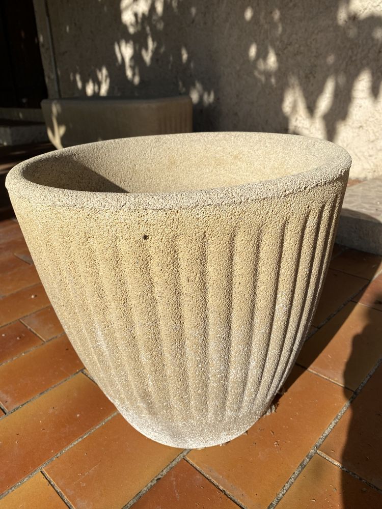 JARDINIERES RONDES EN GRAVIER LAVE 140 Nans-les-Pins (83)